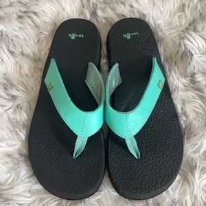 Sanuk flipflops